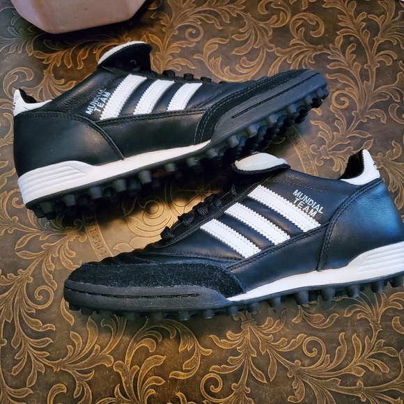 adidas mundial team mens astro turf trainers